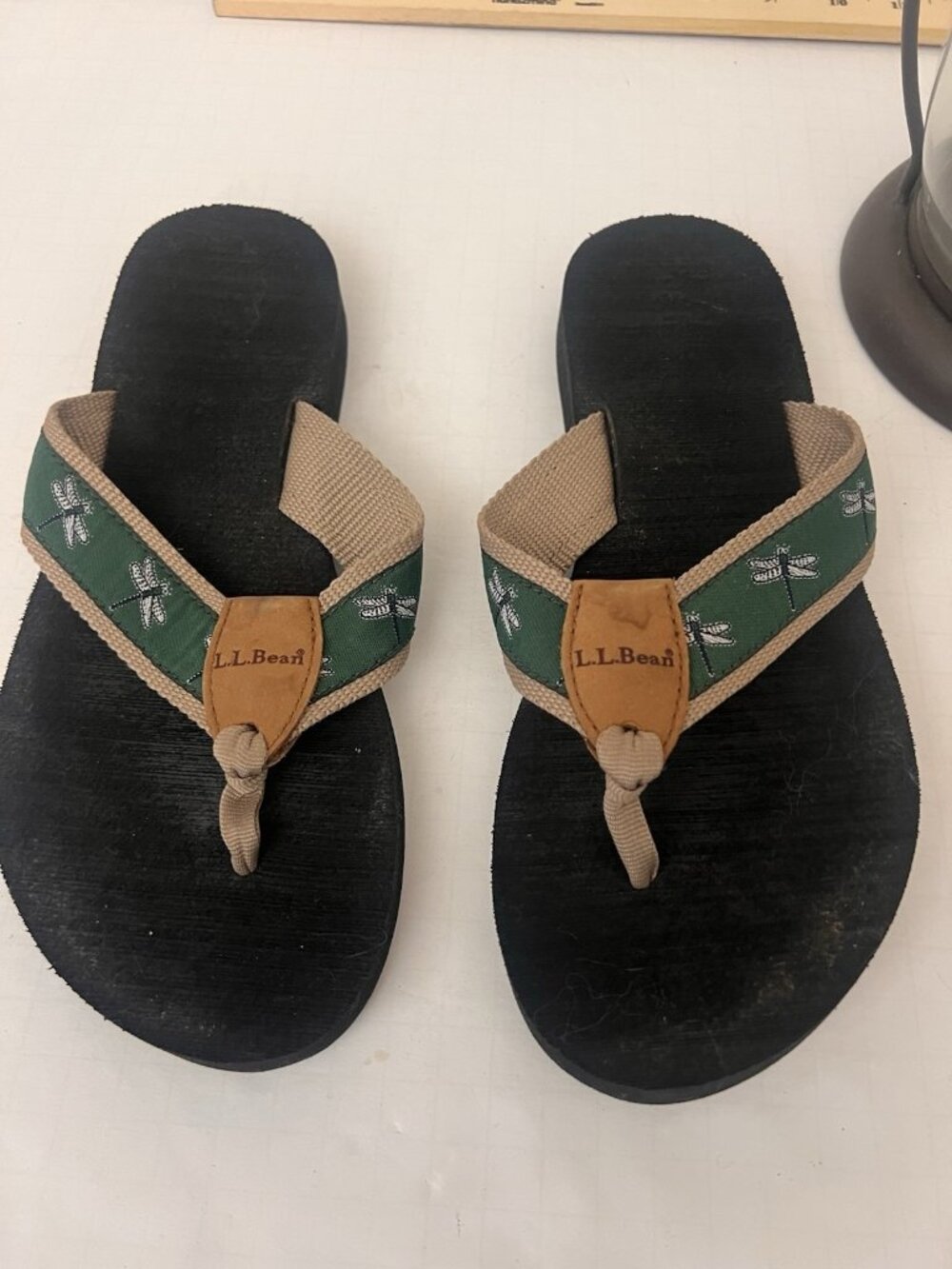 L.L. Bean Flip Flops Dragonfly Print Sz 8 Tan Green Sandals Maine Isle